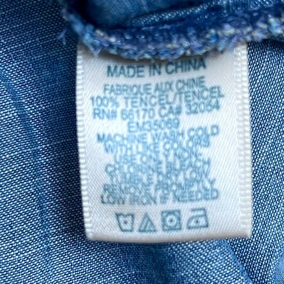 📘 Anthropologie Cloth & Stone Deep V Denim Midi Dress, size Medium - Picture 4 of 9